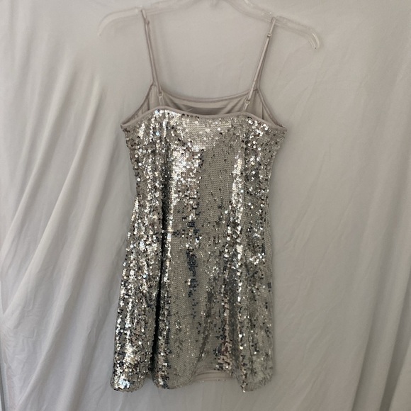 NWT H&M sequined silver shift dress sz XS - Picture 3 of 3